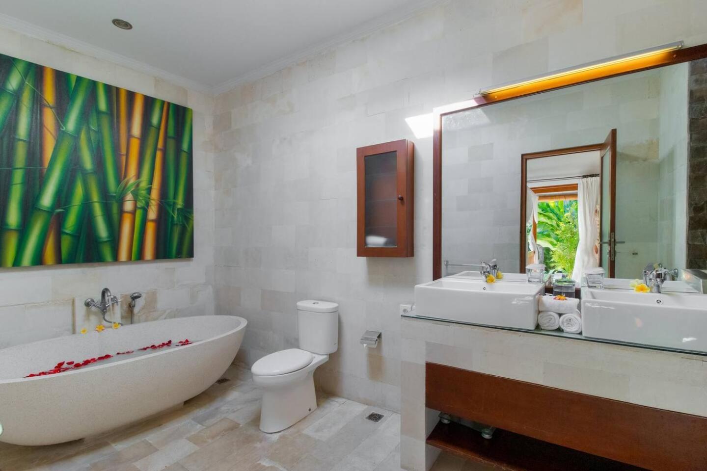 Heart Of Seminyak, 2Br, Sleeps 4, Walk To Bintang Villa Eksteriør billede